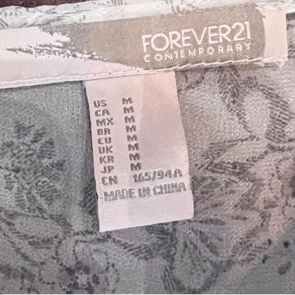 White and Gray Sheer Patterned Top Size Medium - Picture 5 of 5